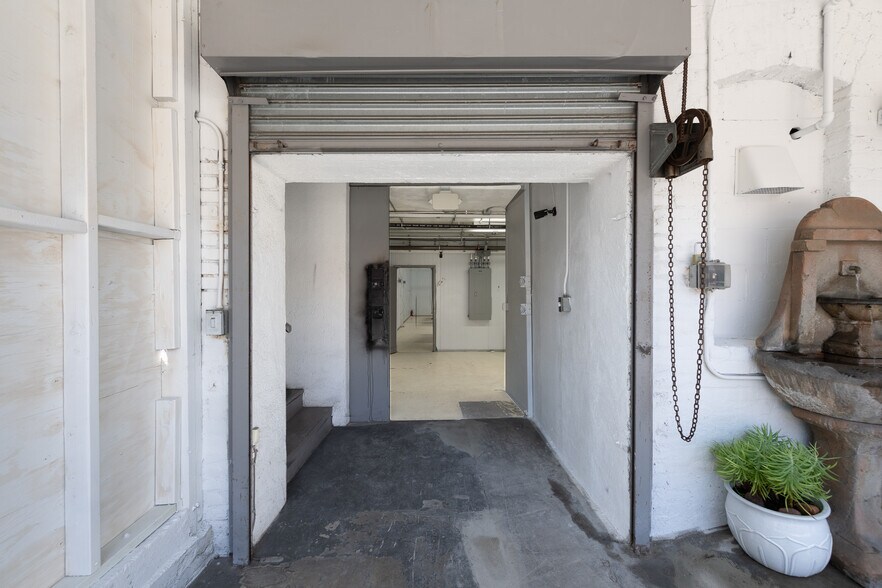 More Photos Of 197 E Jefferson Blvd, Los Angeles Warehouse For Sale