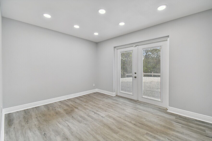 More Photos Of 21859 Sr-54, Lutz Medical For Sale