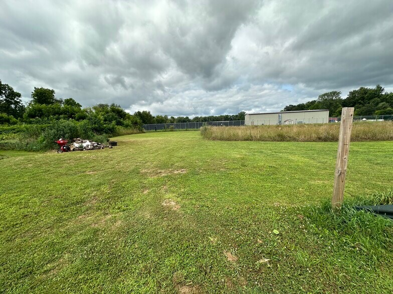 More Photos Of 1003 N Elm St, Tekonsha Distribution For Sale