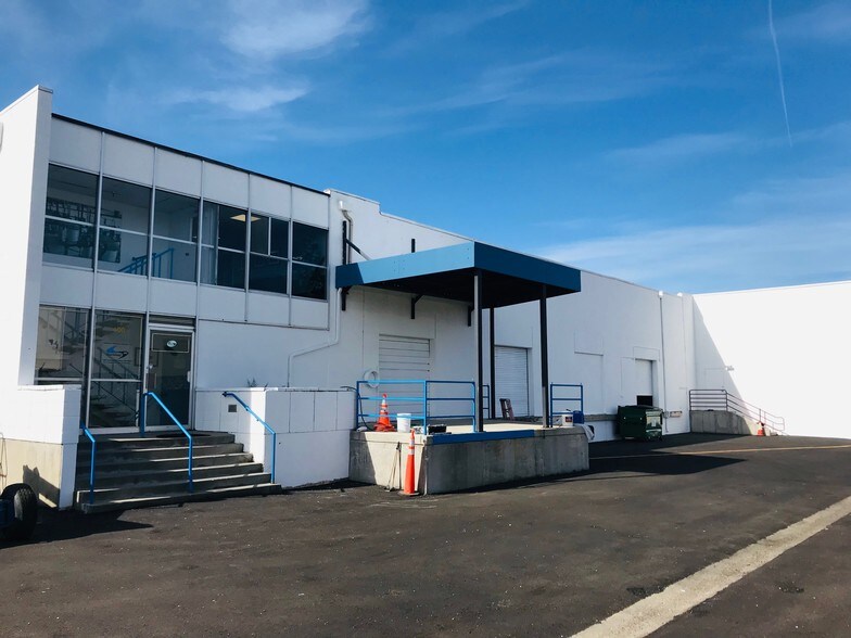 More Photos Of 1100 Terminal Way, Reno Showroom For Lease