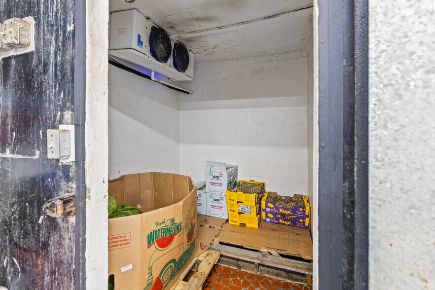 More Photos Of 712 River Rd, Washington Restaurant For Lease