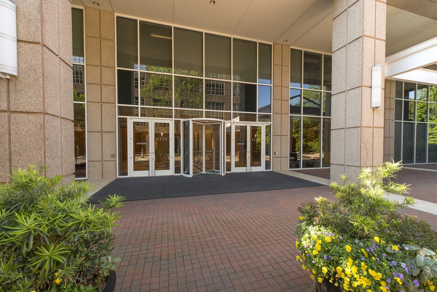 More Photos Of 3225 Cumberland Blvd SE, Atlanta Office For Lease
