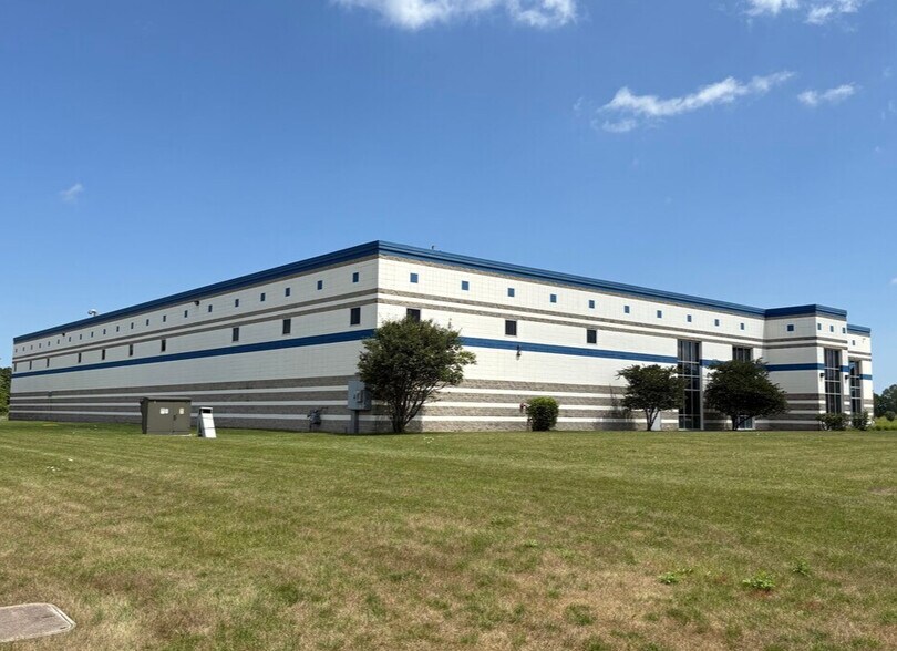 More Photos Of 4640 W Ironwood Dr, Franklin Manufacturing For Sale
