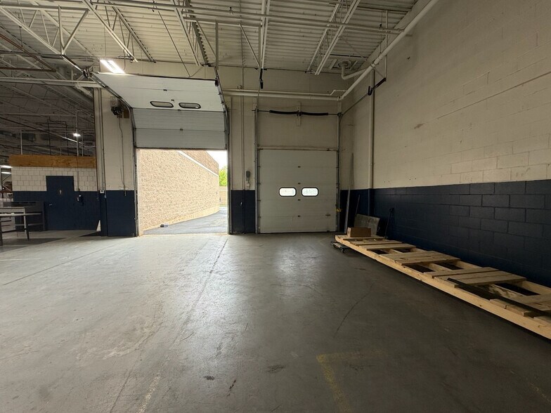 More Photos Of 1395 Blue Hills Ave, Bloomfield Flex For Lease