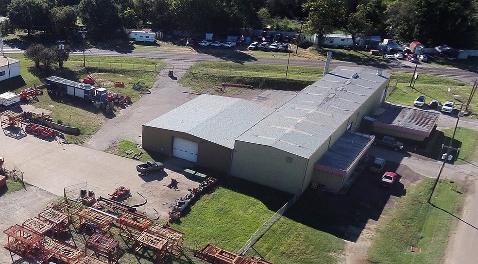 More Photos Of 6031 Fm 2767, Tyler Warehouse For Lease
