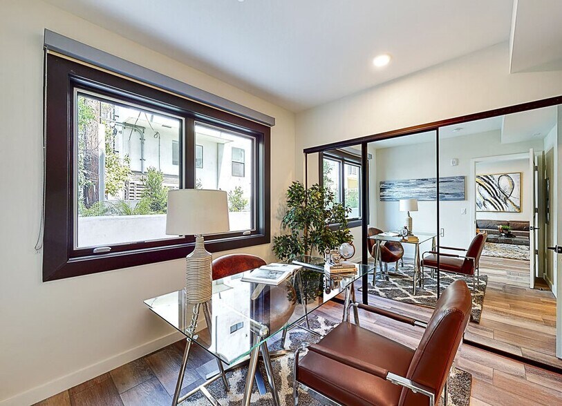 More Photos Of 1070 S Bedford St, Los Angeles Multifamily For Sale