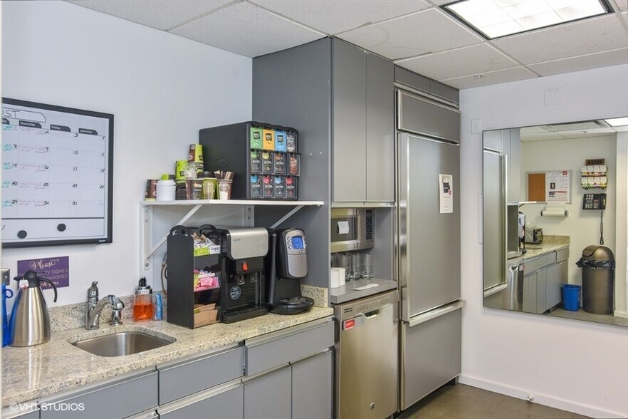 More Photos Of 1821 Benson Ave, Evanston Medical For Sale