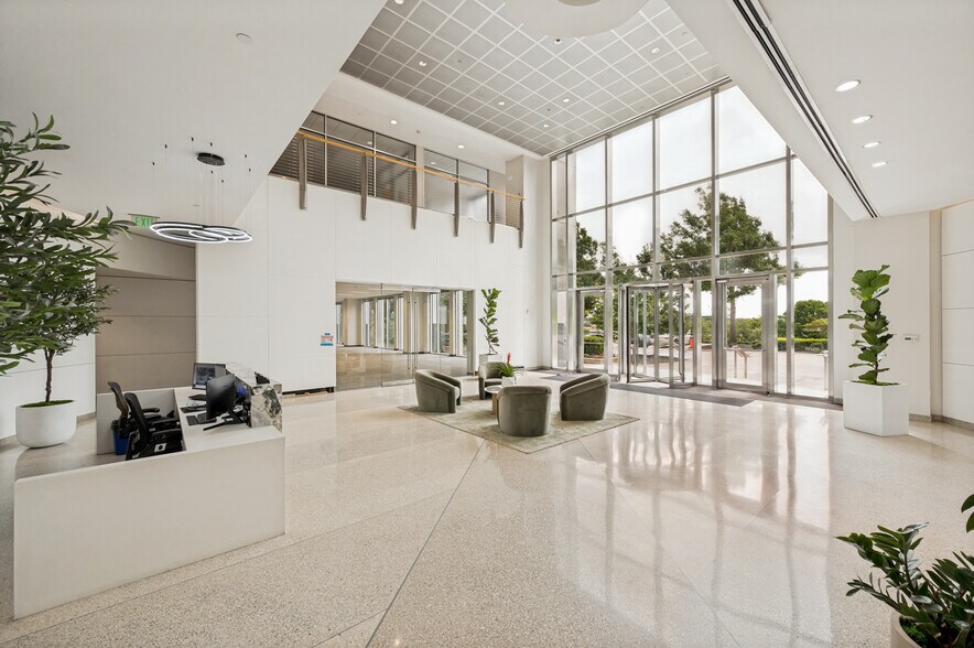 More Photos Of 750 W John Carpenter Fwy, Irving Office For Lease