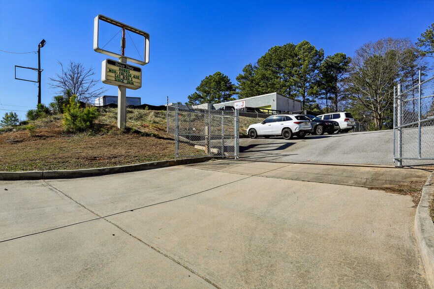 More Photos Of 2988 Rainbow Dr, Decatur General Retail For Sale