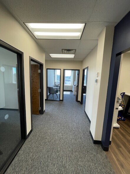 More Photos Of 125 Wolf Rd, Albany Medical For Lease