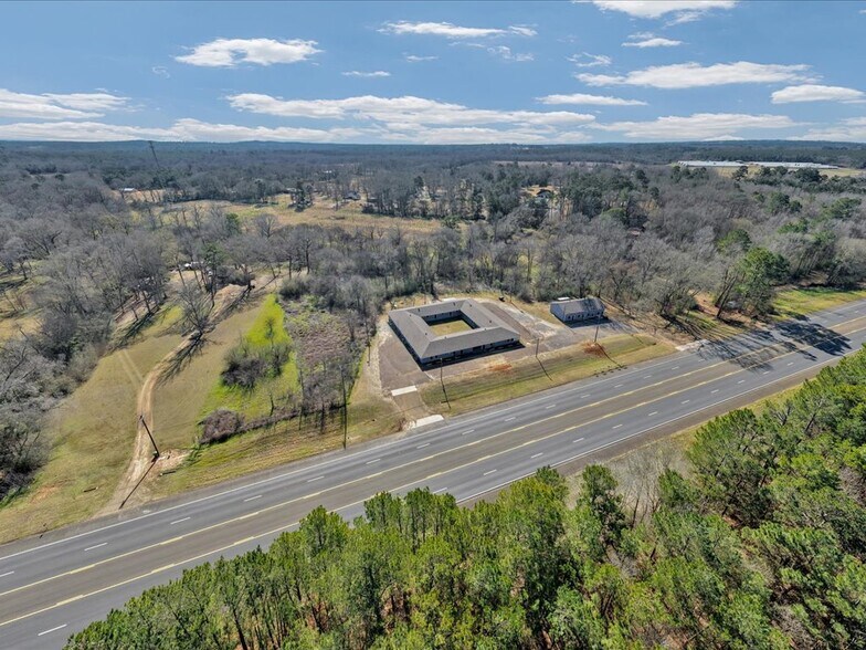 More Photos Of 15890 N US Highway 59, Garrison Apartments For Sale