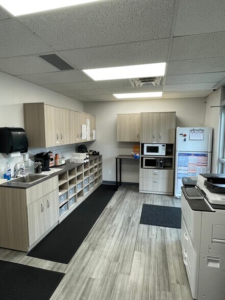 More Photos Of 4001 Old Salem Rd, Englewood Office For Sale