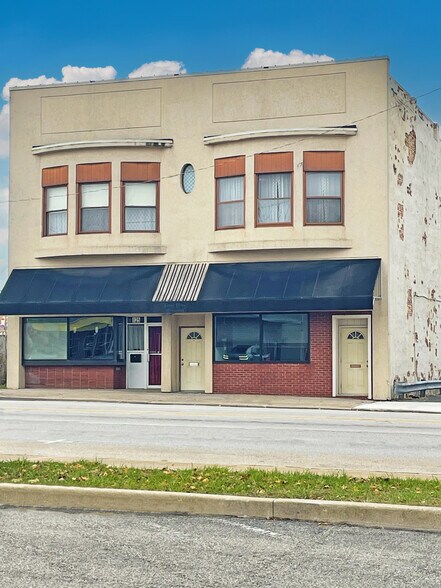 More Photos Of 125 N Main St, Elkhart Storefront Retail Residential For Lease