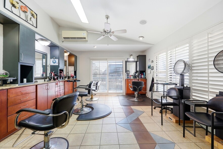 More Photos Of 3683 Crown Point Rd, Jacksonville Storefront Retail Office For Sale