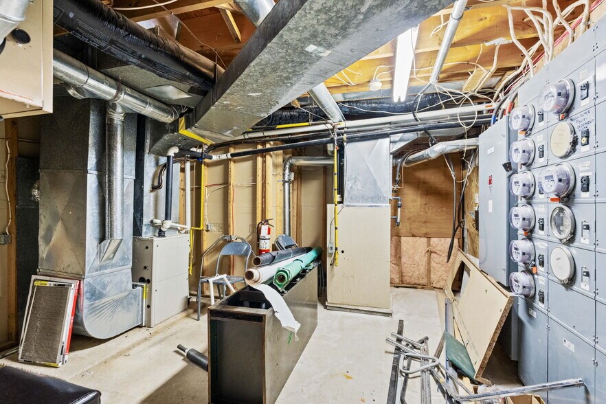 More Photos Of 457 Main St E, Winchester Medical For Sale