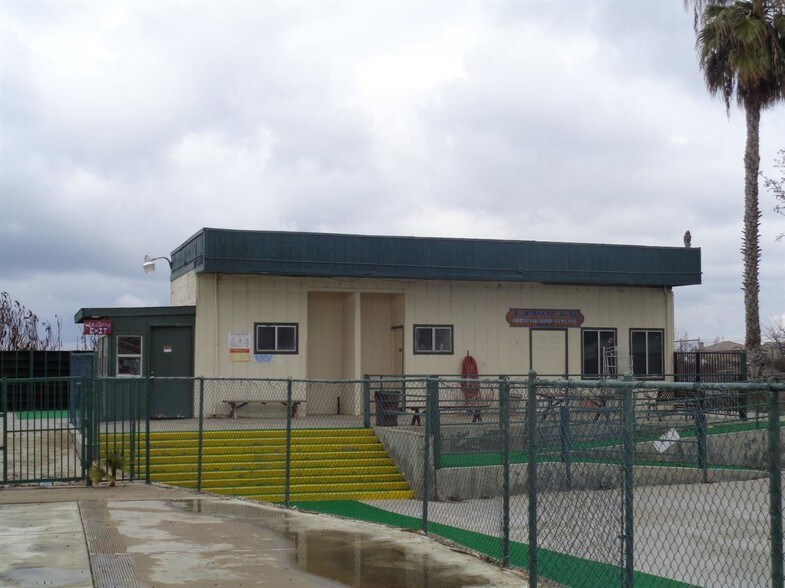 More Photos Of 110 N Mooney Blvd, Tulare Amusement Park For Lease