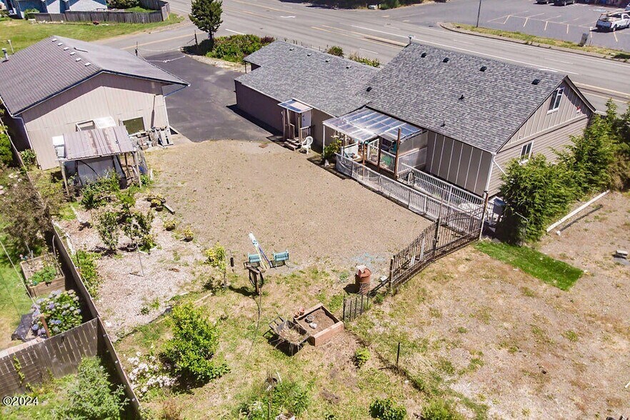 More Photos Of 20 Willow St, Depoe Bay Industrial For Sale