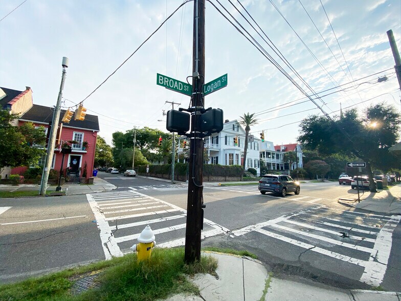 More Photos Of 141 Broad St, Charleston Storefront Retail Residential For Lease