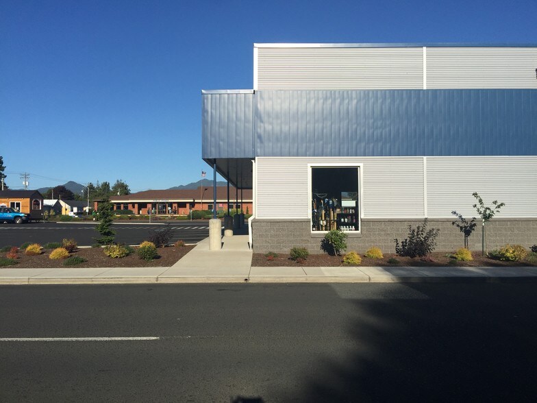 More Photos Of 1126-1150 Main Ave, Tillamook Storefront For Lease