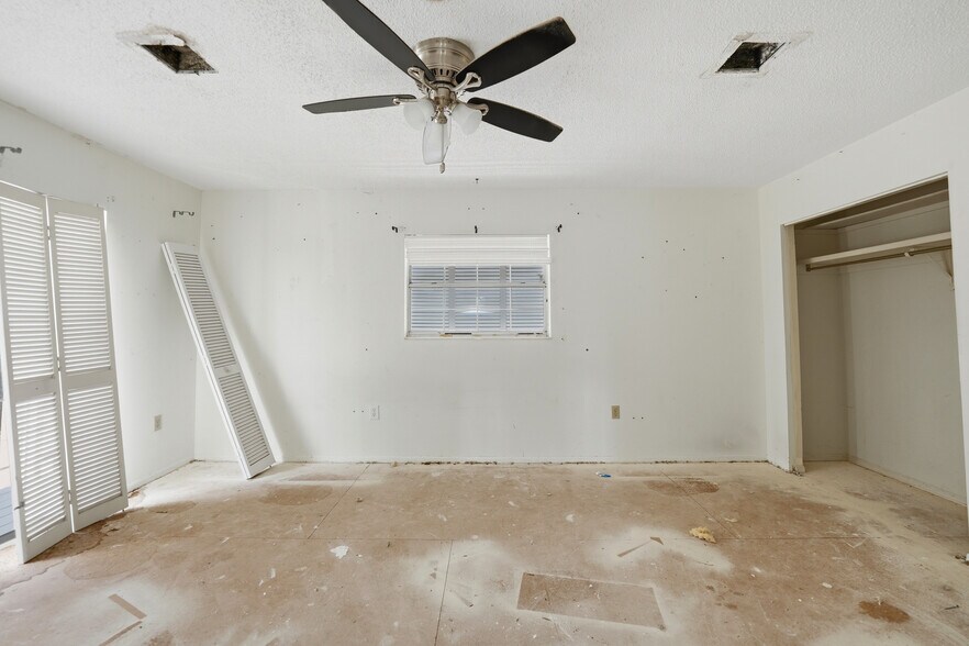More Photos Of 1261 Beach Rd, Englewood Storefront Retail Residential For Sale