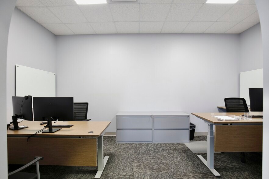 More Photos Of 6881 Kingspointe Pky, Orlando Business Park For Sale