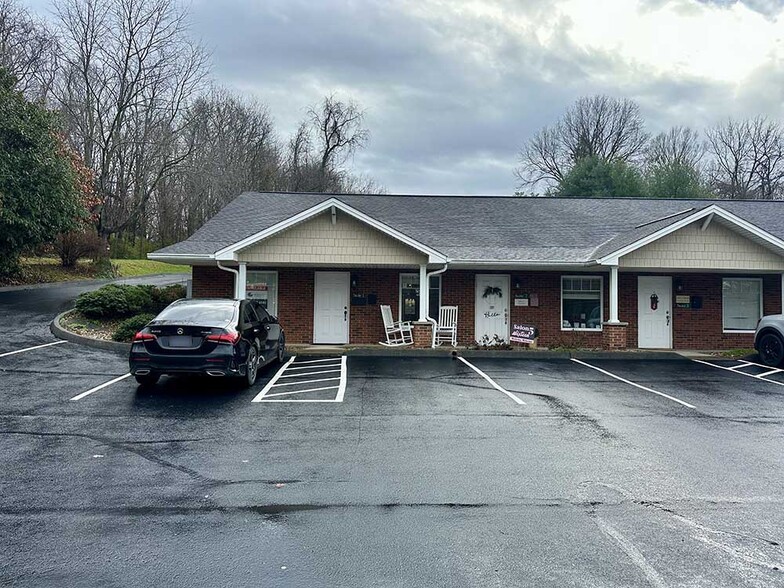 Primary Photo Of 132 Boone St, Jonesborough Office Residential For Lease