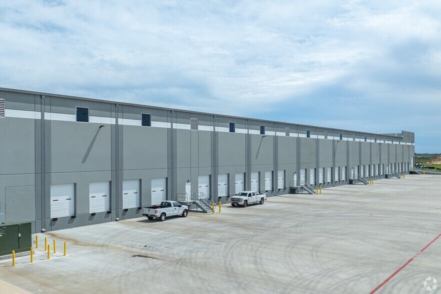 More Photos Of 7505 Fisher Rd, Baytown Unknown For Lease