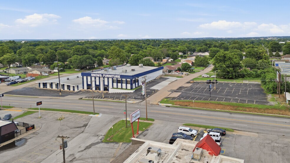 More Photos Of 851 S Sheridan Rd, Tulsa Freestanding For Sale