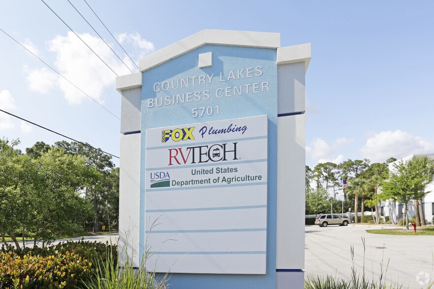 More Photos Of 5701 Country Lakes Dr, Fort Myers Service For Lease