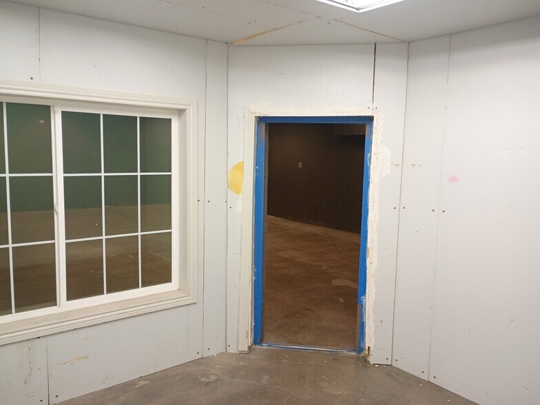 More Photos Of 5740 Logan St, Denver Warehouse For Lease