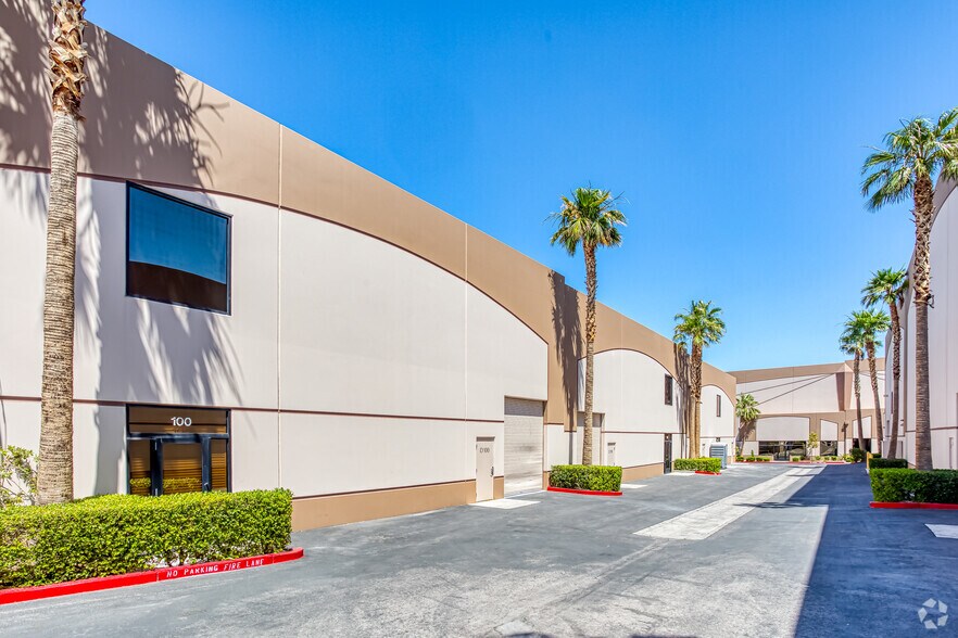 More Photos Of 1440 Jet Stream Dr, Henderson Airplane Hangar For Lease