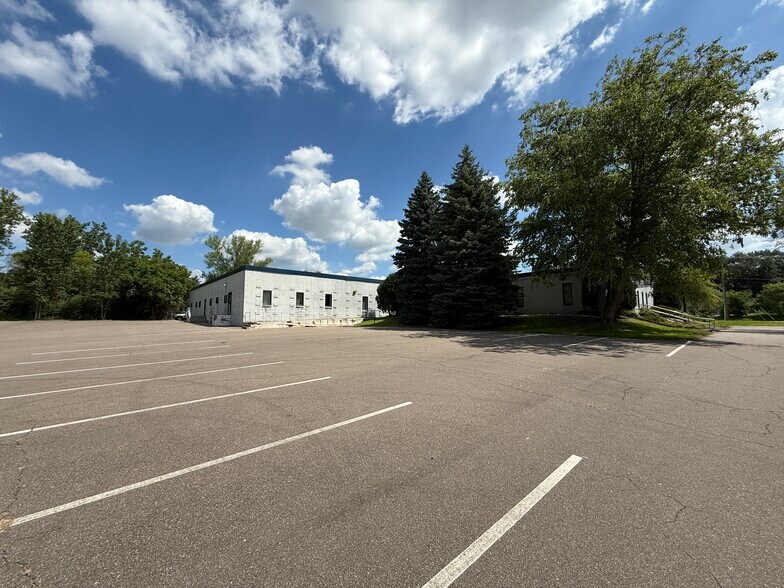 More Photos Of 7100 Medicine Lake Rd, New Hope Light Distribution For Lease