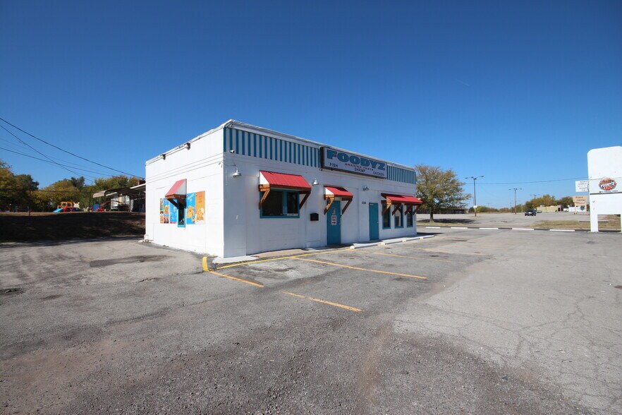 Primary Photo Of 5114 N Peoria Ave, Tulsa General Retail For Lease