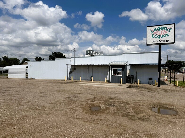 More Photos Of 414 W 14th St, Larned General Retail For Sale