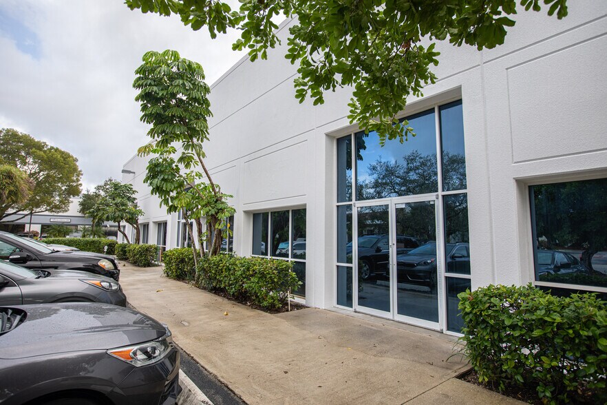 More Photos Of 3555-3569 NW 53rd Ct, Fort Lauderdale Unknown For Lease