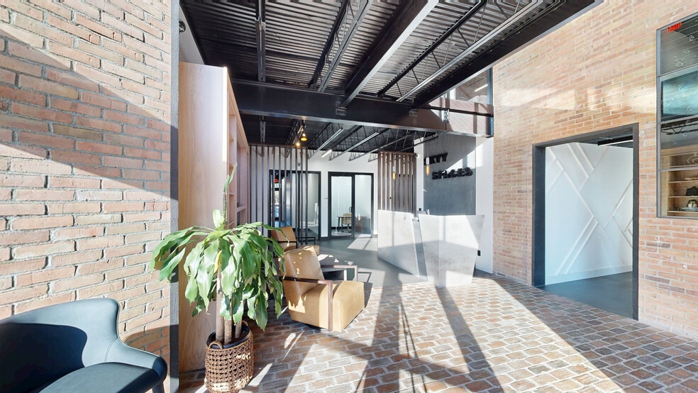 More Photos Of 220 W Bridge St, Dublin Office For Lease