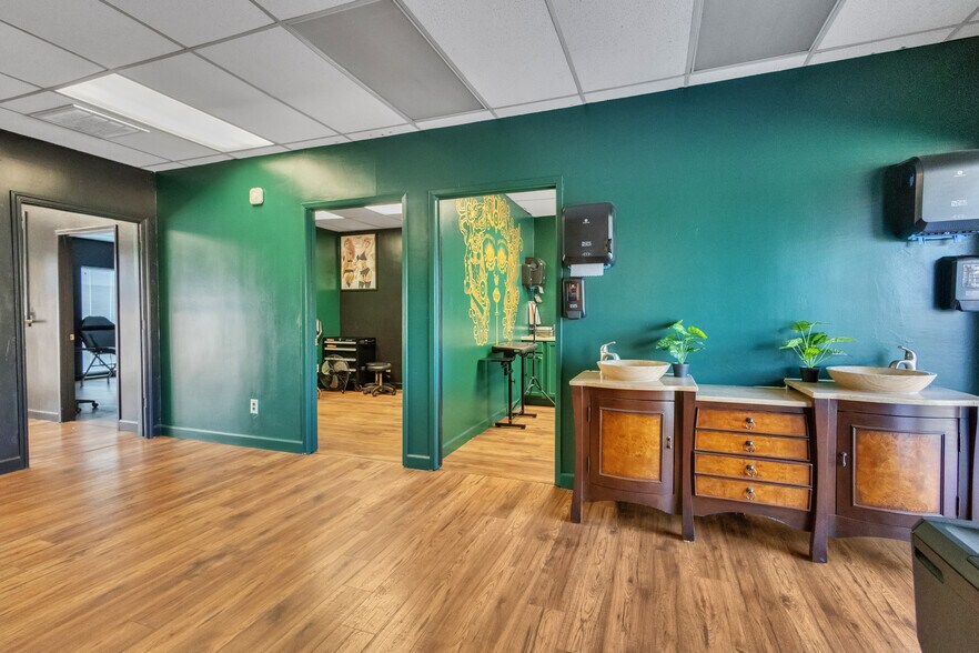 More Photos Of 2027 Grand Canal Blvd, Stockton Office For Sale