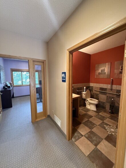 More Photos Of 3250-3254 Rice St, Saint Paul Office For Sale