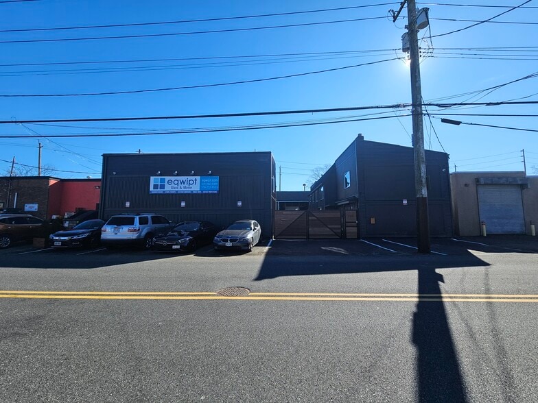 More Photos Of 390 Moffitt Blvd, Islip Warehouse For Sale