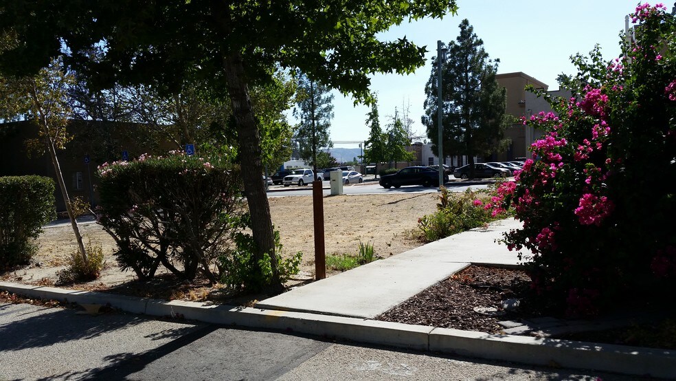 More Photos Of 12 S San Gorgonio Ave, Banning Storefront Retail Office For Lease