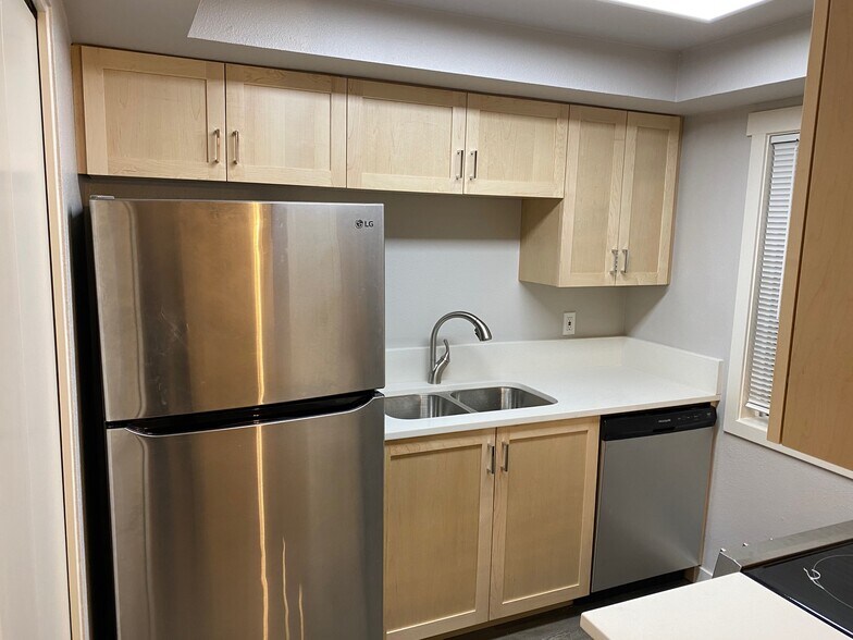 More Photos Of 2433 SE 139th Ave, Portland Apartments For Sale