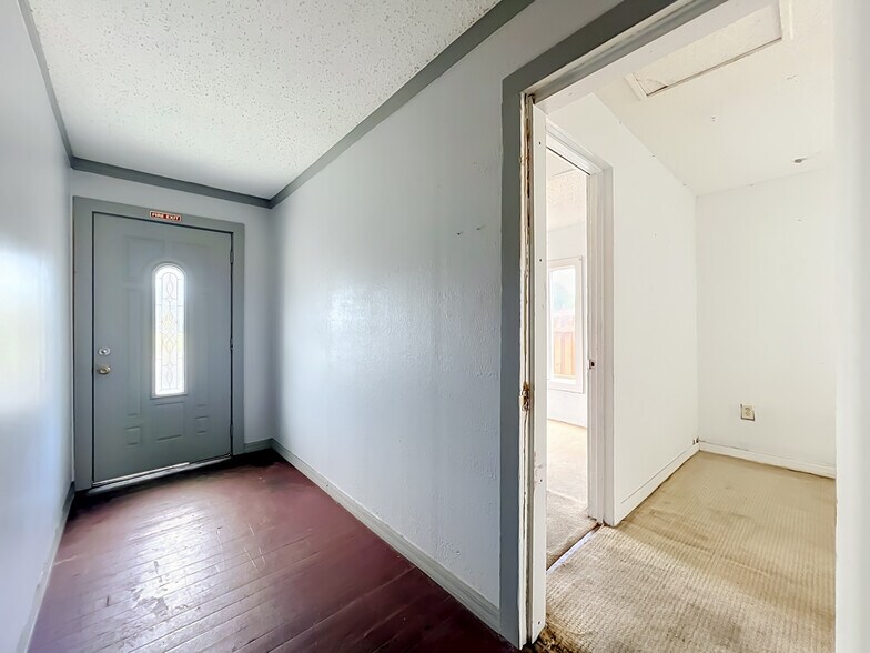 More Photos Of 180 S County Road 427, Longwood General Retail For Lease