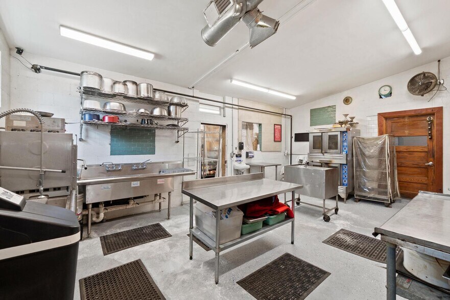 More Photos Of 104 S Main St, Glencoe Storefront Retail Residential For Sale