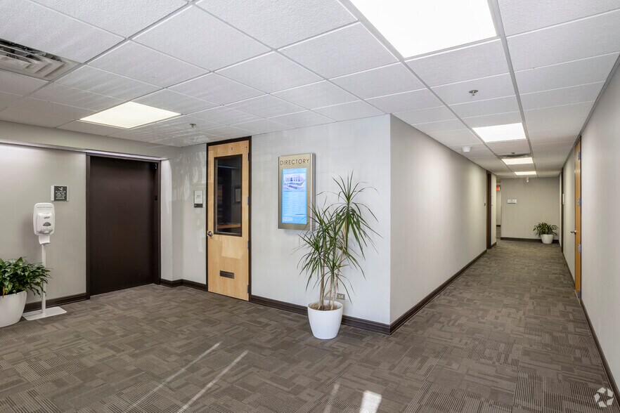 More Photos Of 8901 Golf Rd, Des Plaines Medical For Lease