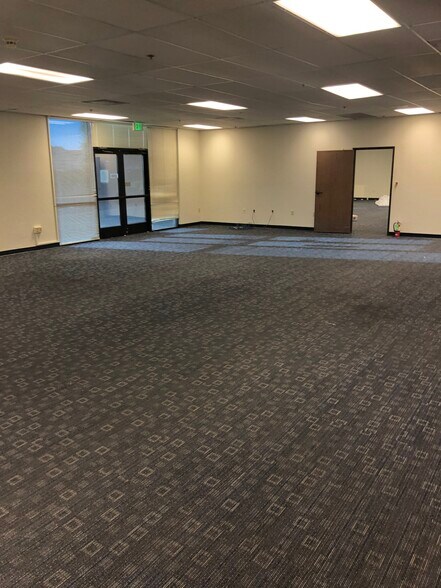 More Photos Of 1616-1632 Da Vinci Ct, Davis Flex For Lease