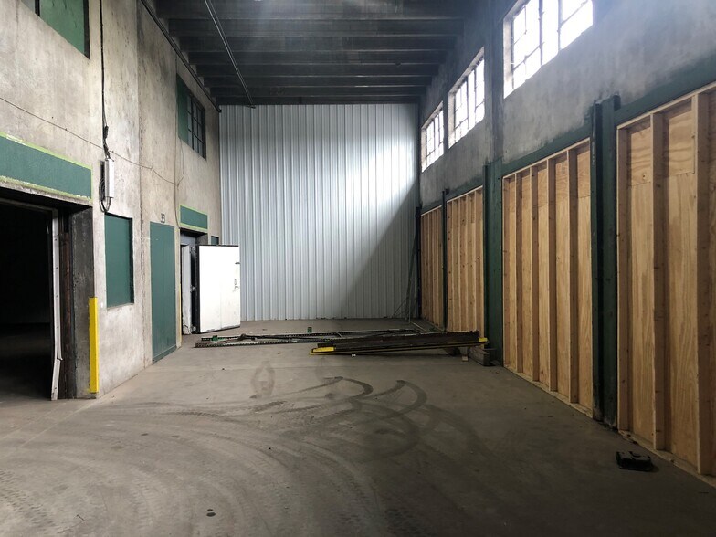 More Photos Of 1-97 N Produce Row, Saint Louis Distribution For Lease