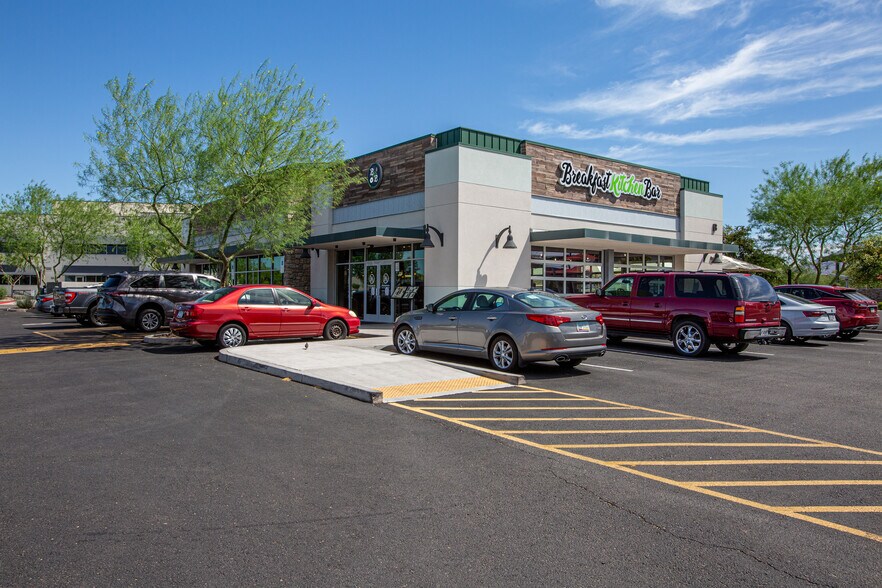 More Photos Of 15600 N Hayden Rd, Scottsdale Storefront For Lease