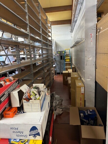 More Photos Of 2120 E Powell Blvd, Gresham General Retail For Sale