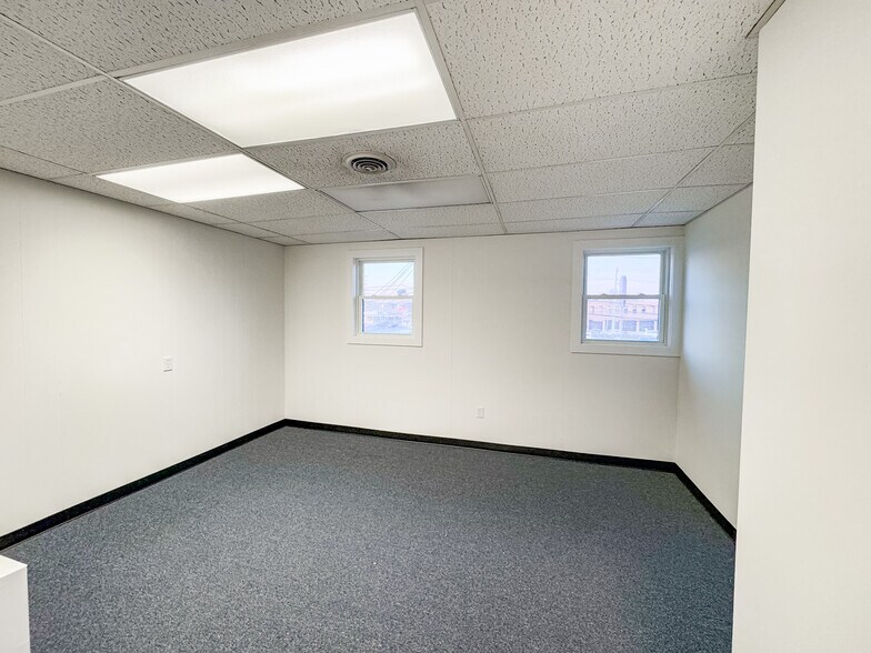 More Photos Of 3906-3908 Concord Pike, Wilmington Storefront For Lease