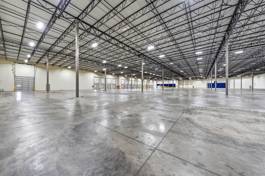 More Photos Of 4689 Industry Dr, Medford Distribution For Lease